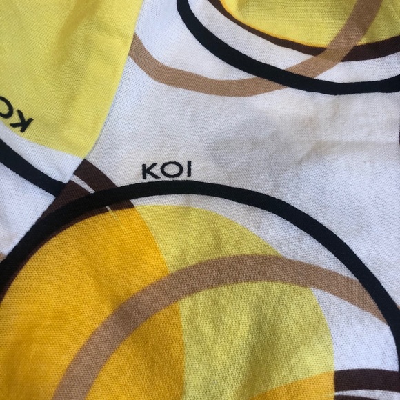 Small Koi mock wrap scrub yellow brown - Picture 4 of 6